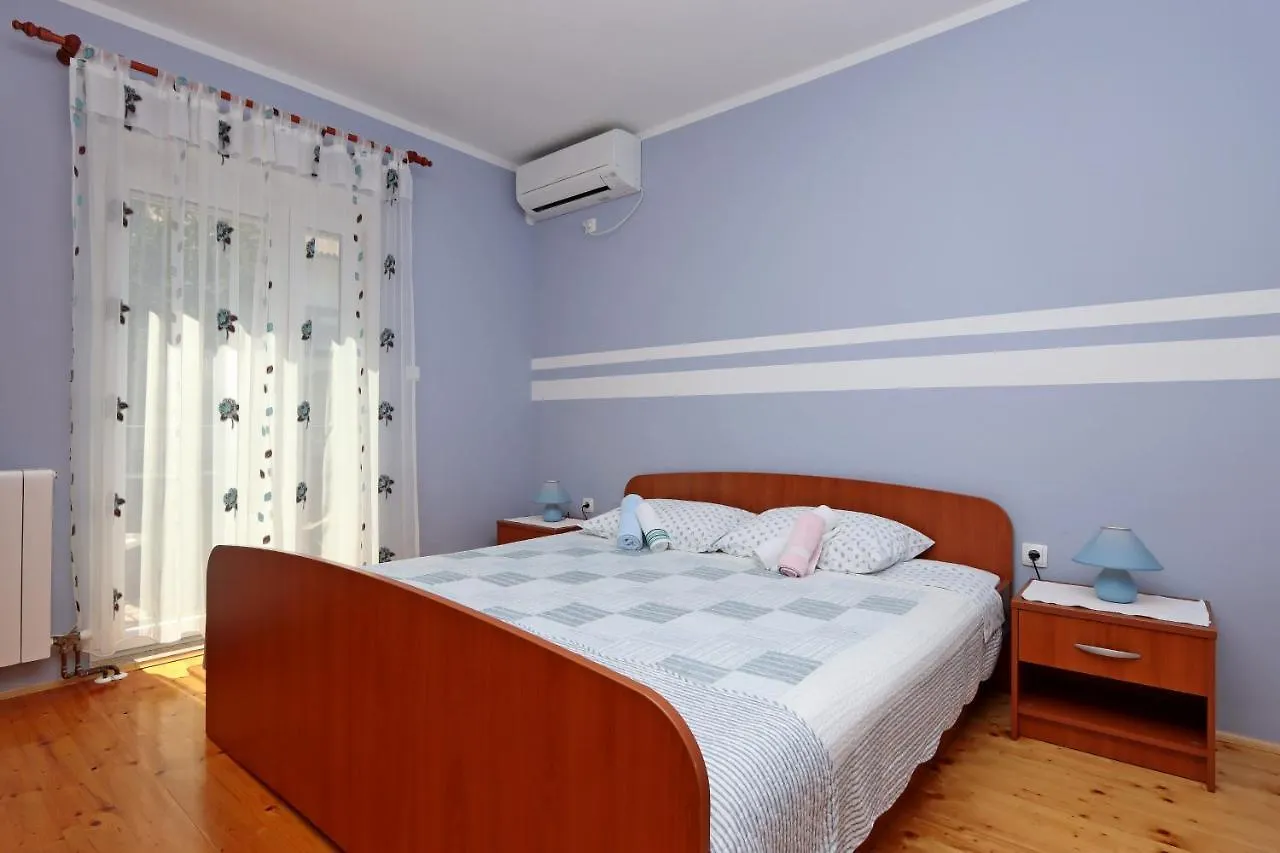 Double Room Vrbnik 5299C 3*, Vrbnik (Primorje-Gorski Kotar) Κροατία
